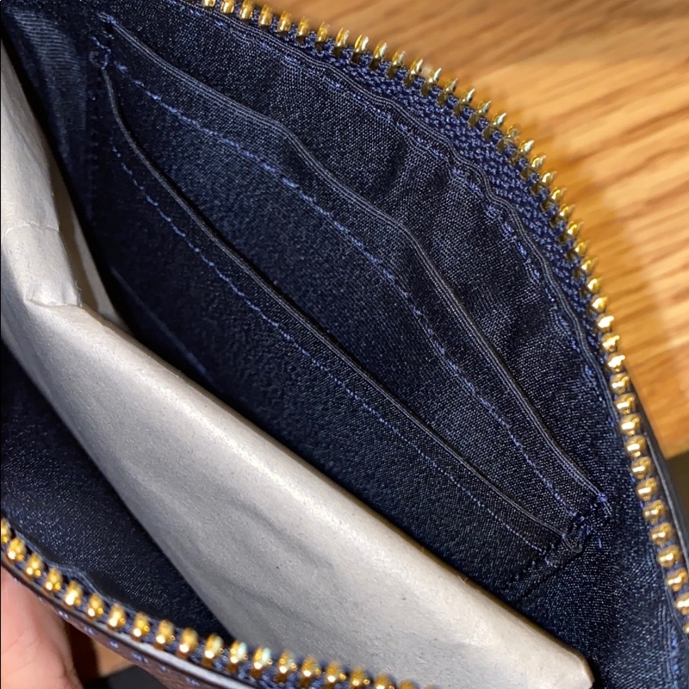 COACH ‘midnight’ navy crossgrain leather wristlet - Picture 6 of 8